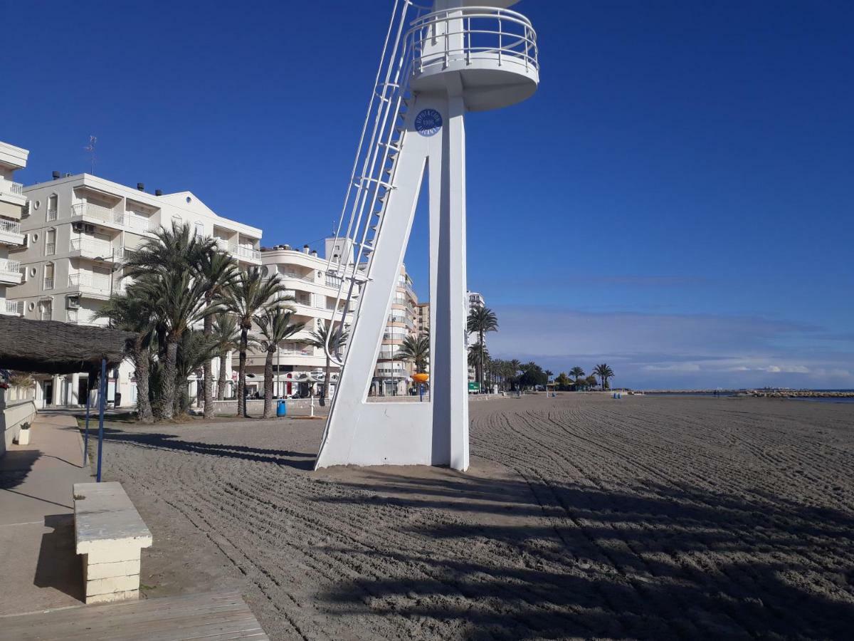 2 Bedroom'S Flat On The Beach, City Center, 1 Line サンタ・ポラ エクステリア 写真
