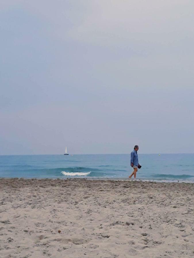 2 Bedroom'S Flat On The Beach, City Center, 1 Line サンタ・ポラ エクステリア 写真